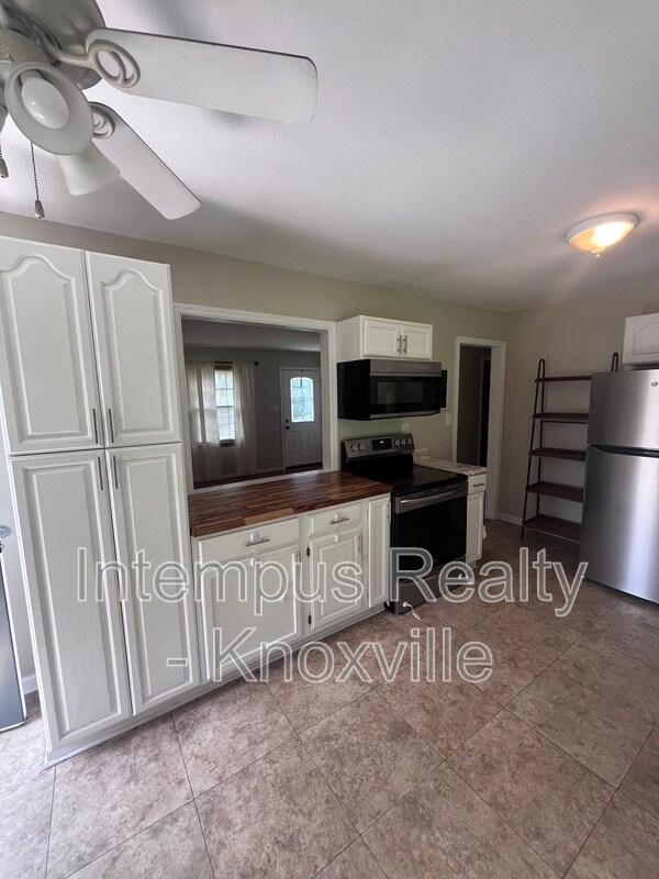 Building Photo - 7931 W Cliff Dr
