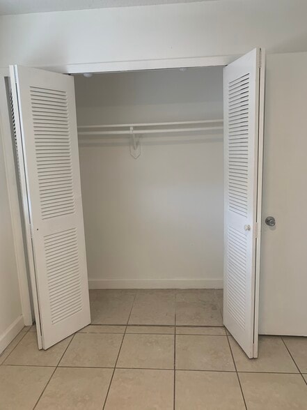 Building Photo - 2261 W 53rd St