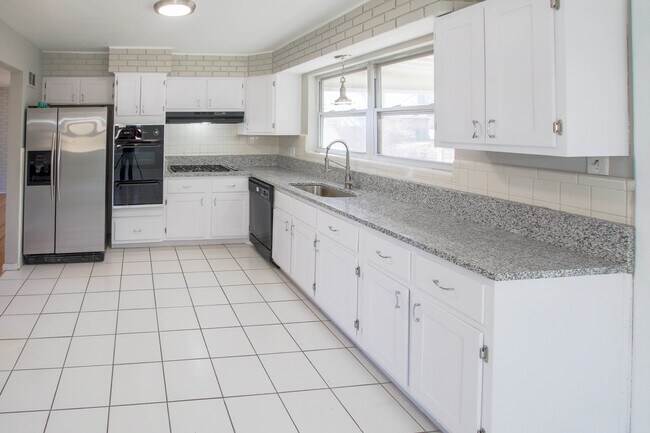 Building Photo - 1419 Drayton Ave