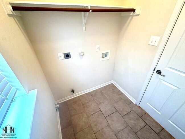 Building Photo - BEAUTIFUL 4 bed/2.5 bath near Stone Oak, j...