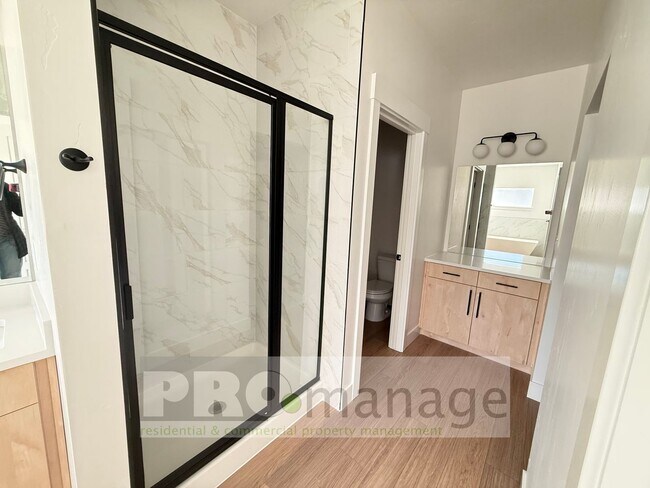 Building Photo - Gorgeous *NEW* Townhouse on the west side