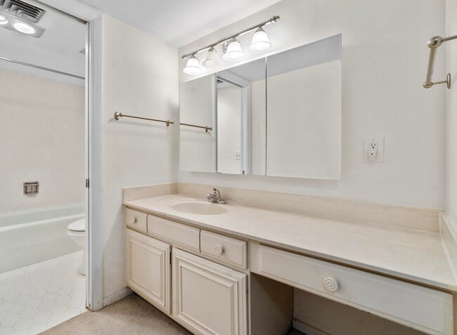 Building Photo - 2425 Presidential Way
