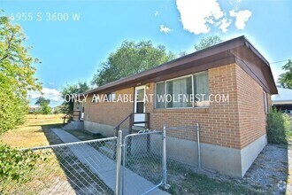 Building Photo - Beautiful 2 Bed Taylorsville Unit! No Depo...