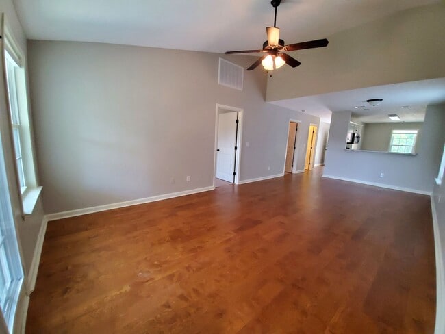 Building Photo - 198 Buckhaven Way