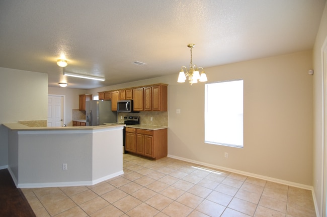 Building Photo - 2200 Riley Dr