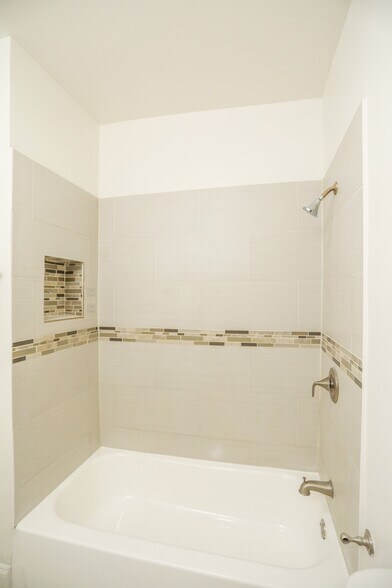 Building Photo - 2736 N Leclaire Ave