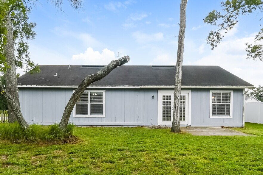 Building Photo - 3176 Chads Ct