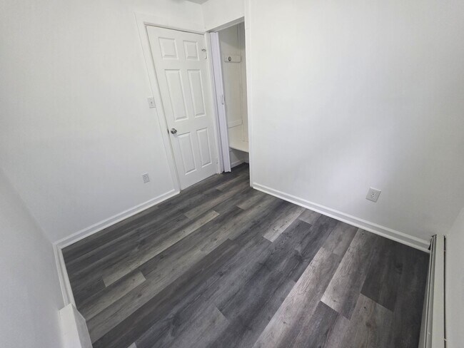 Building Photo - 2 bedroom apartment building - Poughkeepsie