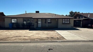 Building Photo - 5 Bedroom Near GCU