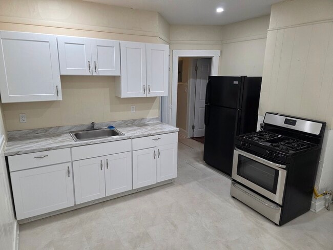 Building Photo - 64 Topliff St