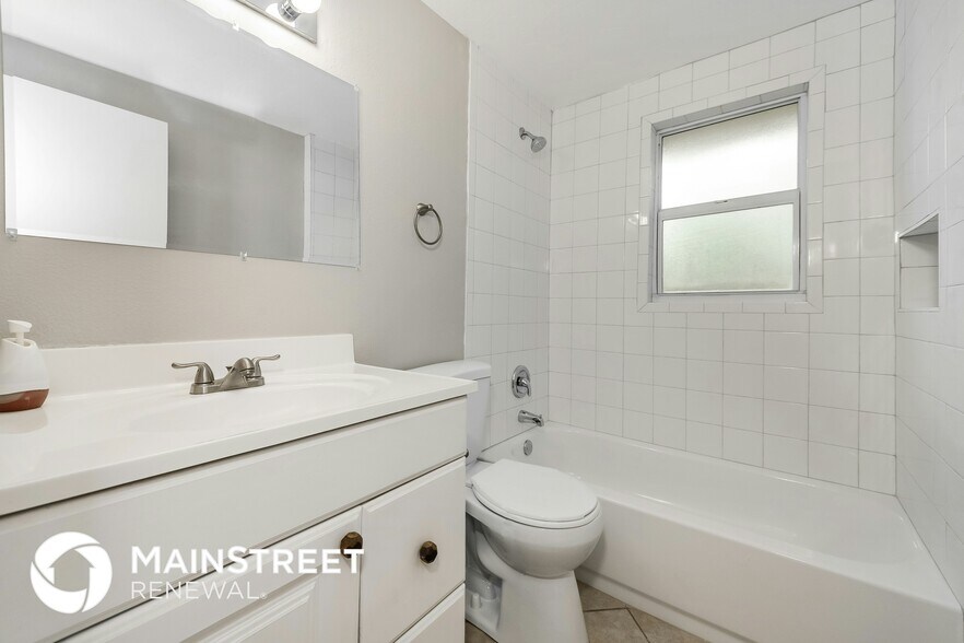 Building Photo - 5432 Kensington St