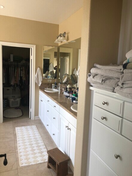 Building Photo - 4845 Carriage Run Dr