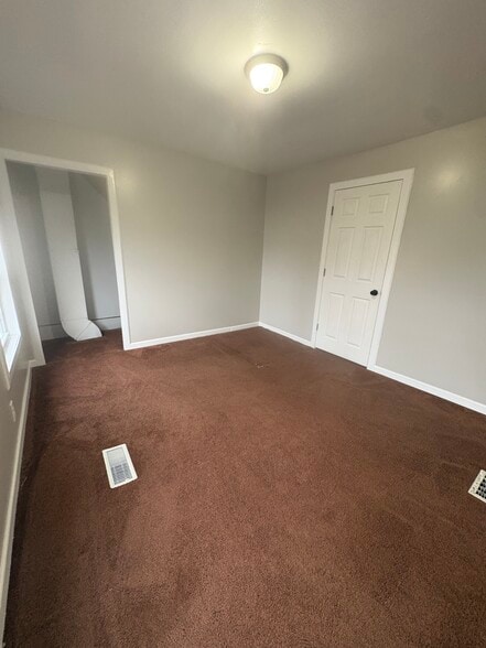 Building Photo - 205 S Broadway St