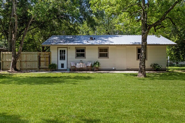 Building Photo - 133 Hickory Dr