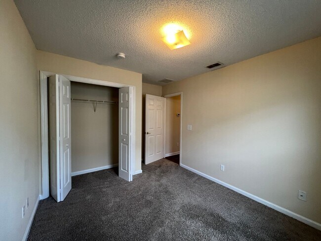 Building Photo - $1595 3/2 - R Section in Palm Coast - Avai...