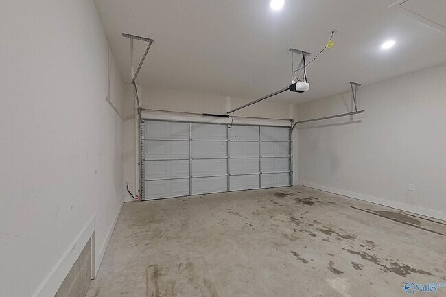 Building Photo - 112 Live Oak Dr
