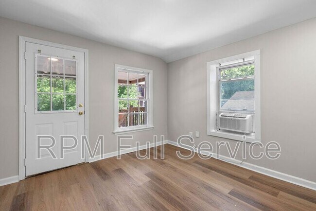Building Photo - 325 54th Ave N