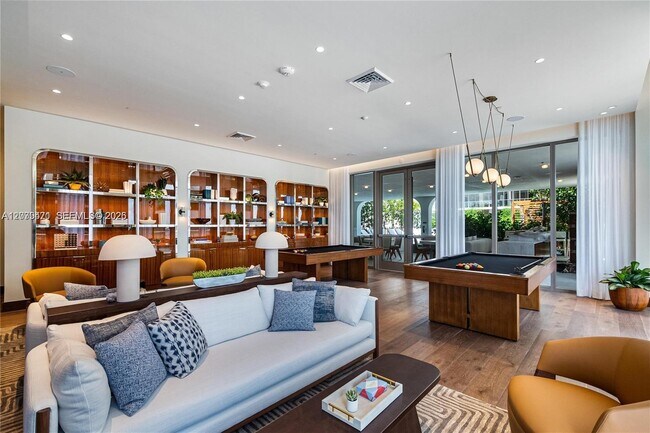 Building Photo - 2678 Tigertail Ave