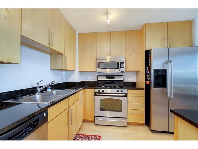 Building Photo - 929 Portland Ave