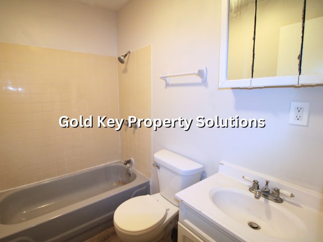 Building Photo - Huge 5 BR 2 Full Bath House with Central Air (Section 8 Approved)