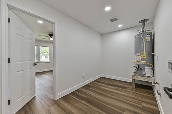 Building Photo - 229 Burkett St