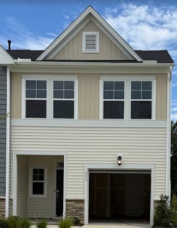 Building Photo - 239 Paramount Dr