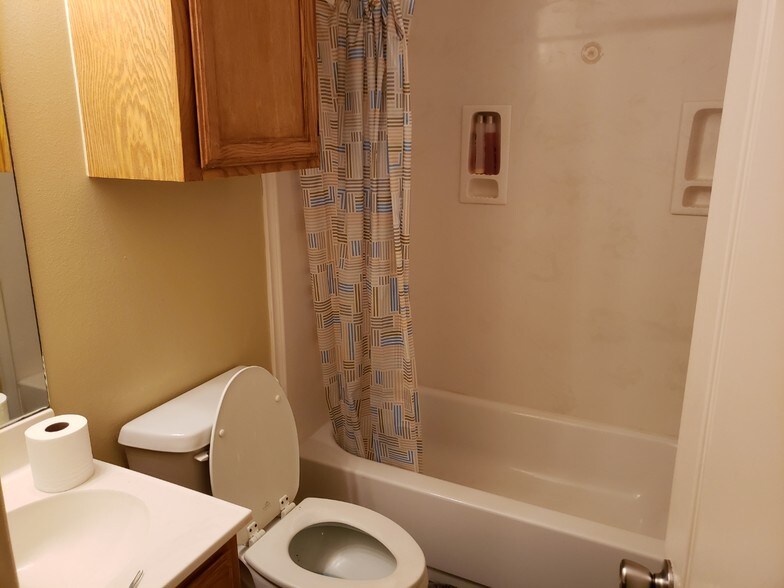 Both bathroom fully equipped - 2016 Bahamas Dr