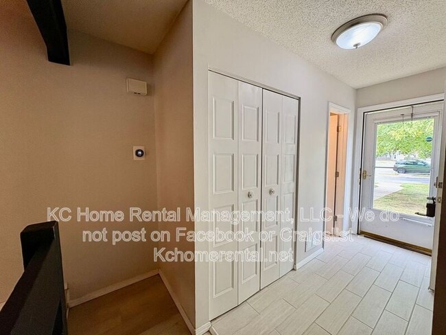 Building Photo - 8027 N Stoddard Ave