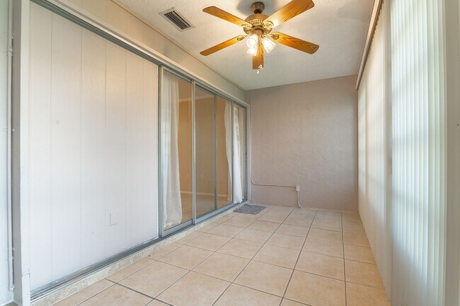 Building Photo - Conveniently located Unfurnished 2-bed, 2-...