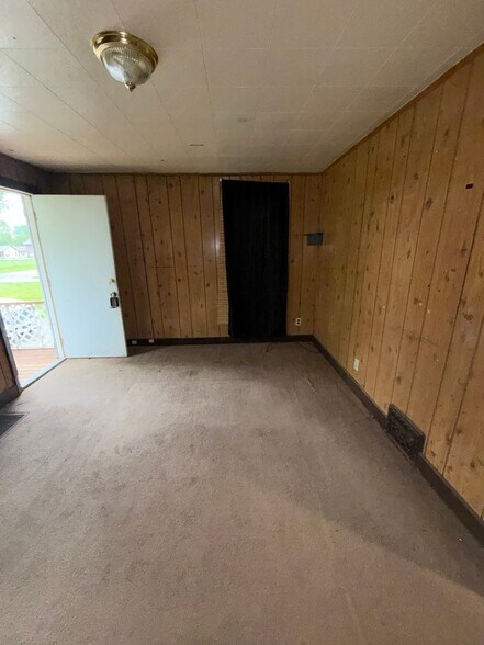 Building Photo - 211 Judith Ln