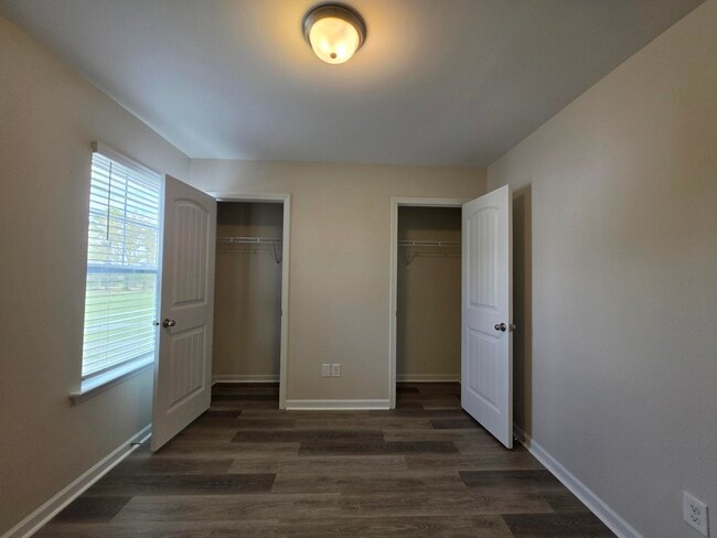 Building Photo - 2969 Old Field Rd