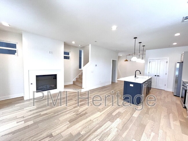 Building Photo - 604 N 6th St