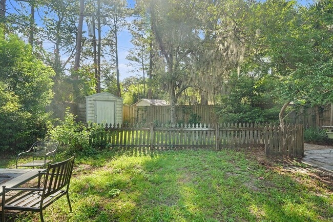 Building Photo - 18 Silverstone Cir
