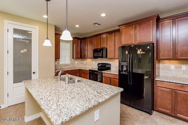 Building Photo - 888 S Annie Ln