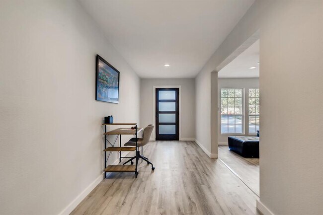Building Photo - 7822 Manassas Dr