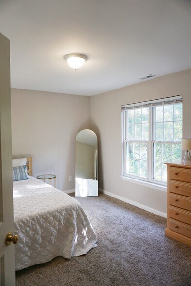 Building Photo - 1601 Briarmont Ct