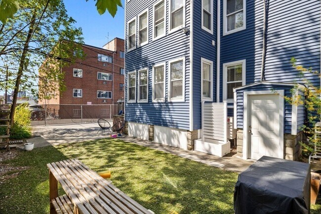 Building Photo - 29 Mansfield St