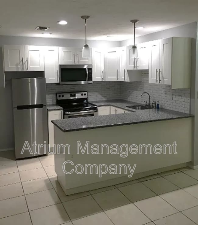 Building Photo - 2399 Eastwood Dr