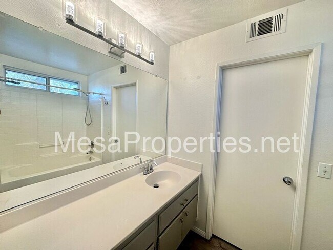 Building Photo - 14747 Carter Rd