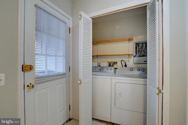 Building Photo - 4009 Timber Oak Trl