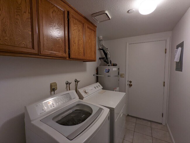 Building Photo - 970 La Mesa Terrace