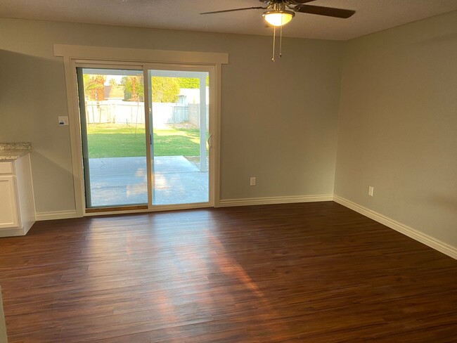 Building Photo - 3 bedroom home with large living room on a...