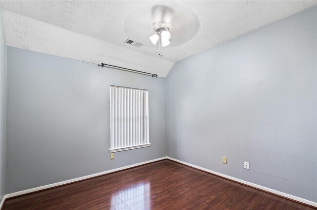 Building Photo - 10326 N Laurel Branch Dr