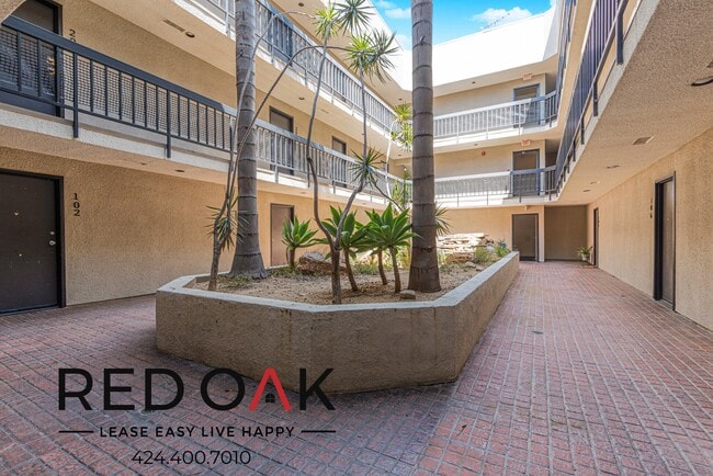 Building Photo - 1522 N Formosa Ave