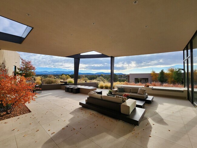 Building Photo - 36 Plz del Centro