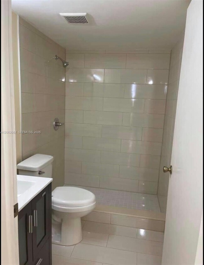 Building Photo - 6795 SW 132nd Ave