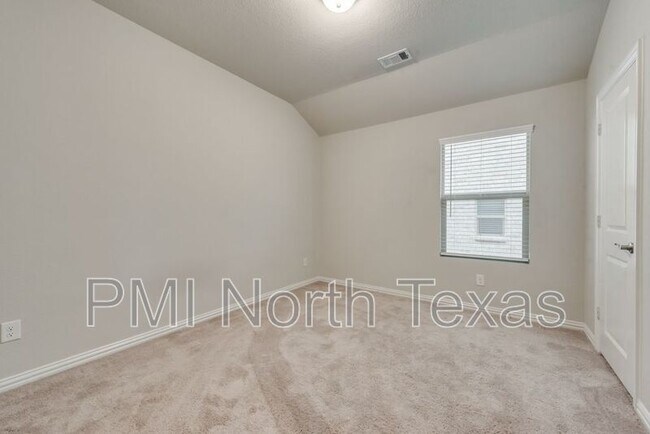 Building Photo - 214 Stonehollow Wy