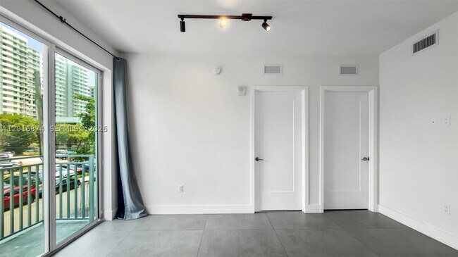 Building Photo - 1536 NW 15th Ave