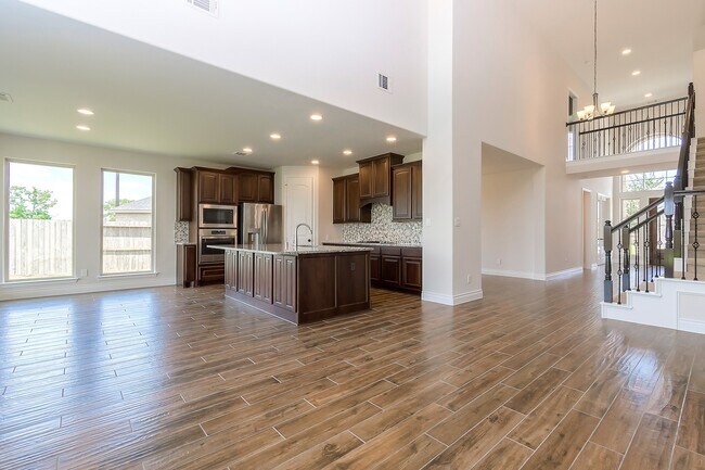 Building Photo - 3410 Willow Cres Ct
