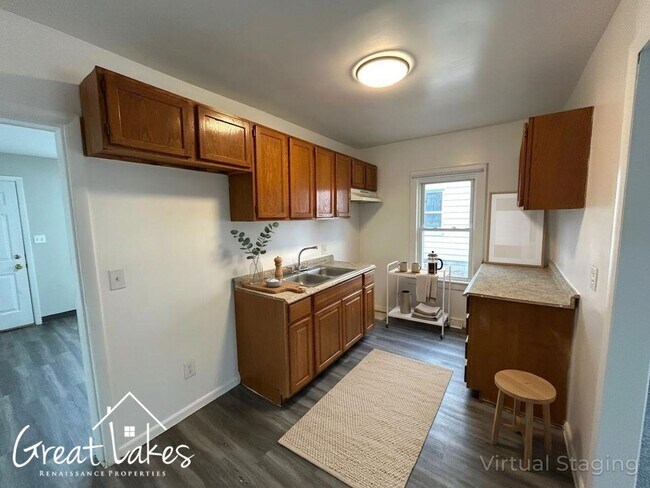 Building Photo - Stunning 3 bedroom / 1.5 bathroom house now available for rent!